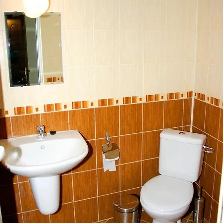 Πανσιόν Family House Oreha 3*